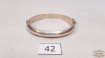 Pulseira escrava em prata  peso 24 grsMedidas: 6cm diâmetro.  Nao contrastada