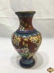 Vaso floreira em bronze esmaltado clossone floral. Medindo 21cm de altura.