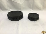 Lote de 2 peanhas em madeira entalhada. Medindo a maior 14cm de diâmetro interno.