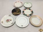 Lote composto de 7 pratinhos em porcelana. Medindo o maior em porcelana floral 18cm de diâmetro.