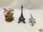 Lote composto de 3 enfeites, sendo uma torre Eiffel, um jacaré e uma árvore seca. Medindo a torre 16,5cm de altura.