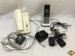 Lote composto de 2 telefones sem fio e várias fontes. Produtos não testados.