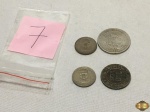 Lote com 4 moedas diversas para colecionador.