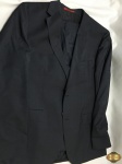 Terno Masculino 2 peças Hugo Boss . Peça em ótimo estado de conservação, Terno clássico  blazer e calça 100% lã Made in Germany. Fechamento por botão no blazer e botão e zíper na calça. Bolsos funcionais, na calça e por dentro do blazer. TAM BLAZER : 52 MÉDIO , TAM CALÇA: 44 .