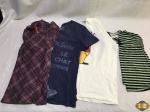 Lote de roupas feminina. Composto por 4 blusas  , peças em ótimo estado de conservação. Blusa Xadrez TAM: P Blusa Azul TAM: M Blusa Branca TAM: M Blusa Listrada TAM : G