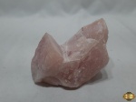 Drusa de cristal rosa. Medindo 16,5cm de comprimento x 8,5cm de altura.