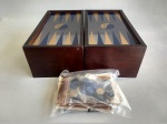 JOGO DE GAMÃO INGLÊS NA CAIXA NUNCA USADO BACKGAMMON . MEDE 26 X 14 X 20 CM