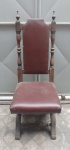 MOBILIÁRIO - Cadeira madeira nobre,  em estilo colonial. Assento e encosto Alto em couro marrom, taxeado. Med.: 1,09cm alt X 45cm larg X 49cm prof