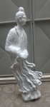 Grande Escultura em concreto moldado para jardim,  patinado  representando Kuan-Yin (Deusa da Misericórdia e Compaixão) com Alt. 125cm. - Retirada em Bangu