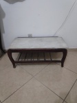 Mesa de Centro vintage em madeira nobre maciça, tampo de mármore branco. Med. 82cm x 46 cm x 32cm