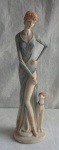 Antiga Escultura em resina colorida representando Jovem dama com vestido decotado azul e bota grega, ao seu lado seu cachorro. Falta corrente.  Med.: 35 cm