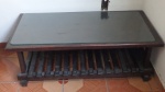 Espetacular mesa de Centro em Madeira nobre med. 100cm x 50cm x 35cm.