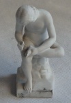 Escultura em Biscuit representando figura masculina em biscuit, . Tam: 15,0 cm de alt.