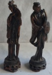 Espetacular par de belas esculturas de origem oriental feitas em resina com pátina em bronze. rica em detalhes, Medidas de 35cm x 10cm