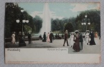 Cartão Postal - Séc XX - Wiesbaden - Fontaine in Curgarien . Sem uso.