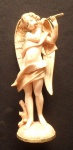 ESCULTURA ITALIANA - escultura de anjo musicista, flautista,  em material emborrachado. Circa de 1960/1970 -   Alt. 13cm