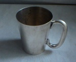 Antiga caneca lisa de alça de prata 90 da Cristofoli. Alt. 11cm com 280 g.