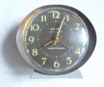 Relógio de mesa de Coleção da Big Ben Repeater da Westclox, fundo marrom e numeração fluorescente, base cinza. não funciona. No estado. Alt. 13cm.