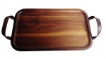 Bandeja de madeira com alças de couro ecológico. Medida 15x30cm