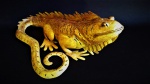 Grande lagarto em metal com vazados e rico trabalho. peça de origem asiática . Medida 40 cm de comprimento.