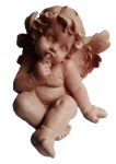 Grande e espetacular  anjo estilo barroco em  espessa resina de qualidade na côr de cerâmica. Pode ser usado no interior ou externamente em jardins. Medida 40x45cm.