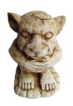 Escultura gárgula em argamassa de figura animal remetendo aos usados nas antigas catedrais europeias. Medida15cm de altura.