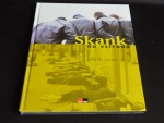 Livro "Skank na Estrada" , com fotos e comentários sobre a reconhecida banda brasileira, repleto de fotos inéditas e comentários. Livro em capa dura.
