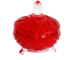 Bomboniere em vidro prensado com relevos e folhagens em double color vermelho e translúcido. Medida 13 cm de altura e 14 cm de diâmetro.
