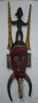 ARTE AFRICANA -  Antiga mascara tribal do séc. XIX (Iorubá) confeccionada em madeira nobre, representando " Cabeça encimada com figura" com rica policromia.  Med.: 77 X 23 cm. Estamos oferecendo o pendant no lote anterior.