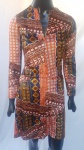 ROGER ROLAND - PARIS - Vestido em grosso plush com elastano, com estampa em geométricos. Tam.: 38 (EUA); P (Brasil).