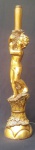 Suntuosa base para abajour em estuque folheado à ouro ricamente entalhada no feitio de Putti florista. Med.  : 60 x 15 cm. estamos oferecendo o par no lote subsequente.