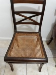 Antiga cadeira em madeira nobre, com estofamento em palhinha. Encosto em ripas em forma de X. RETIRADA COM AGENDAMENTO PRÉVIO NO BAIRRO DO RECREIO DOS BANDEIRANTES - RIO DE JANEIRO / RJ.