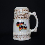 Antiga Caneca para Chopp em cerâmica  esmaltada  com detalhes medievais e inscrição "Oktober Fest". Exemplar de coleção e em excelente estado de conservação. Dimensões: 17,5 cm x 15 cm x 10 cm.