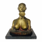 Arte Africana - Antiga e belo busto em bronze maciço com base em granito preto representando integrante do grupo étnico Hutus, Ruanda - África. Exemplar assinado e em excelente estado de conservação. Dimensões: 24 cm altura / Base: 20 cm x 15 cm. Peso aproximado 4 kg.