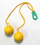 BAT BEG - Antigo brinquedo Bat Beg de tonalidade amarela.