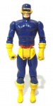 X MEN - TOY BIZ - Figura articulada em vinil do personagem Ciclope da série X-Men, peça original Toy Biz. Medindo 12,5cm de altura. Obs: desgastes na tintura dos olhos.