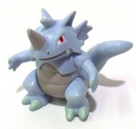 POKEMON - JAKKS - Figura articulada em vinil do personagem Rhydon da série Pokemon, peça da marca Jakks. Medindo 5,5cm de altura.