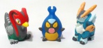 POKEMON - BANDAI - Lote contendo 3 figuras em vinil da série Pokemon da marca Bandai. Medindo aprox. 4cm de altura cada.