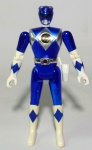 POWER RANGERS - BANDAI - Figura articulada do personagem Ranger Azul da série Power Rangers Mighty Morphin, peça original da Bandai. Medindo 13,5cm de altura.