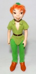 PRINCIPES DISNEY - PORCELANA - Belíssima figura em porcelana do personagem Peter Pan, peça original Disney. Medindo 17,5cm de altura.