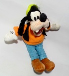 DISNEY - Figura em pelúcia do personagem Pateta da Turma do Mickey, peça original Disneyland. Medindo 26cm de altura.