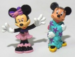 DISNEY - BULLYLAND - MATTEL - Lote contendo 2 figuras em vinil da personagem Minnie da Turma do Mickey, sendo uma da Bullyland e a outra da Mattel. Medindo 26cm de altura.