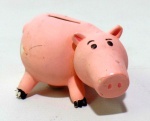 TOY STORY - DISNEY - Figura em vinil do personagem Porquinho da série Toy Story, peça original Disney. Medindo 5cm de altura por 7cm de comprimento. Obs: marcas na lateral da peça (foto 2).