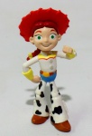 TOY STORY - DISNEY - Figura em vinil da personagem Jessie da série Toy Story, peça da Mattel. Medindo 6cm de altura.