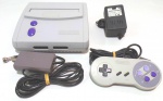NINTENDO - VIDEO GAME - Console Super Nintendo Baby completo, acompanha 1 controle, fonte e cabo RF. Obs: está ligando e dando tela, porém sem cartucho para teste minuscioso.
