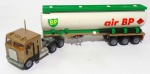 SIKU - Caminhão tanque em miniatura Kenworth de escala 1/55, peça original Siku Rei ricamente detalhada. Medindo 29cm de comprimento. Obs: possui perdas no cano de descarga e na placa traseira