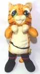 SHREK - K&K - Grande figura em pelúcia do personagem Gato de Botas da série Shrek, peça oficial Dream Works. Medindo 51cm de altura.