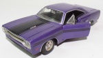 MAISTO - Carro em miniatura Plymouth GTX escala 1/25 da marca Maisto. Obs: está sem volante.