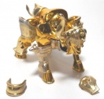 CAVALEIROS DO ZODIACO - Lote contendo constelação e peças da armadura do personagem Touro da série, peças de marcas diferentes, entre elas Bandai e St Fighter. Obs: faltando peças.