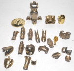 CAVALEIROS DO ZODIACO - ANIME - BANDAI - Lote contendo peças da armadura e constelação dos personagens: Libra, Aquario e Escorpião da série Cavaleiros do Zodíaco, peças mescladas entre Bandai e outras marcas. Maior medida: 8cm de comprimento. Menor medida